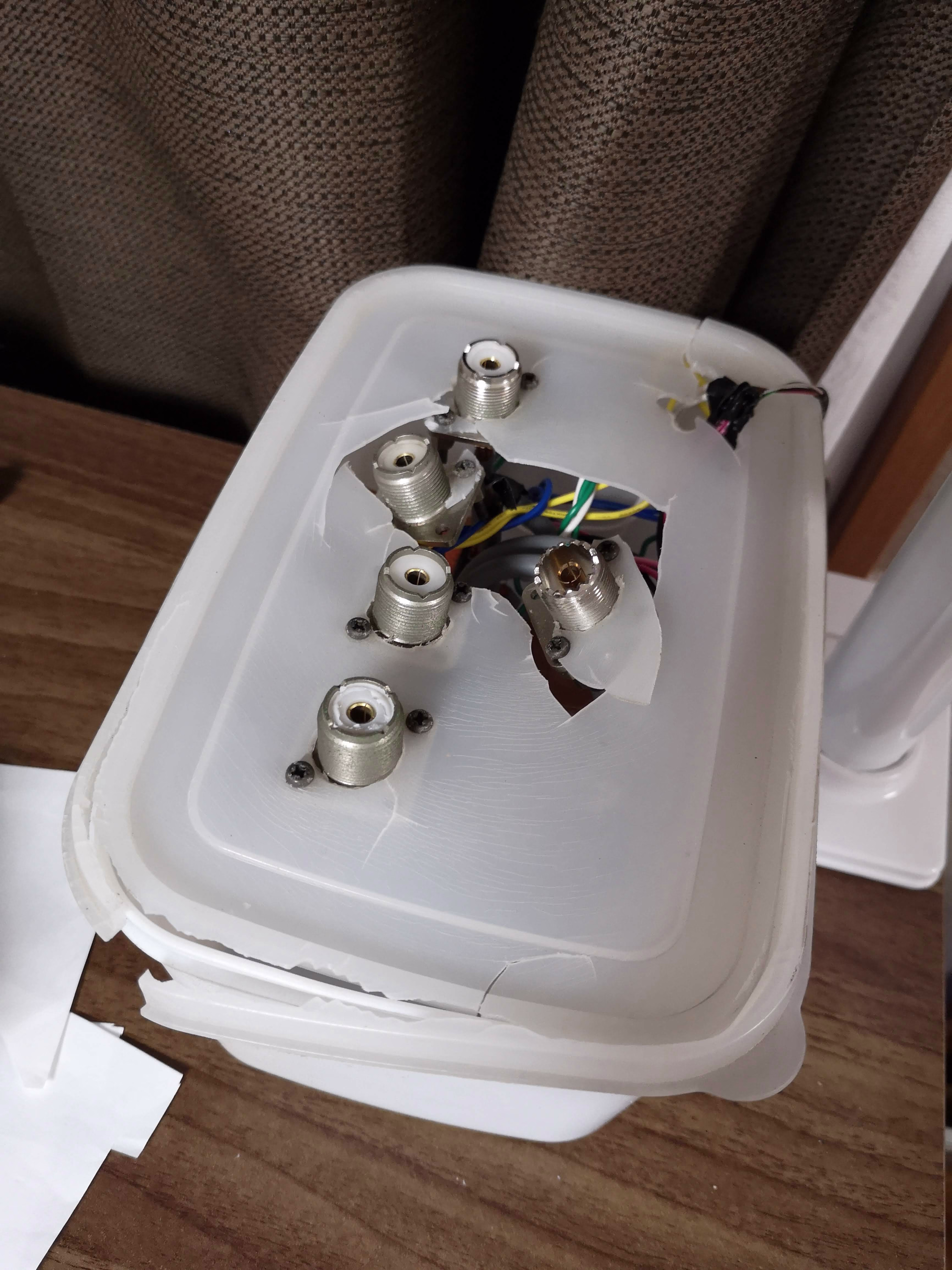 画像関連:耐候性のあるプラスチックボックス