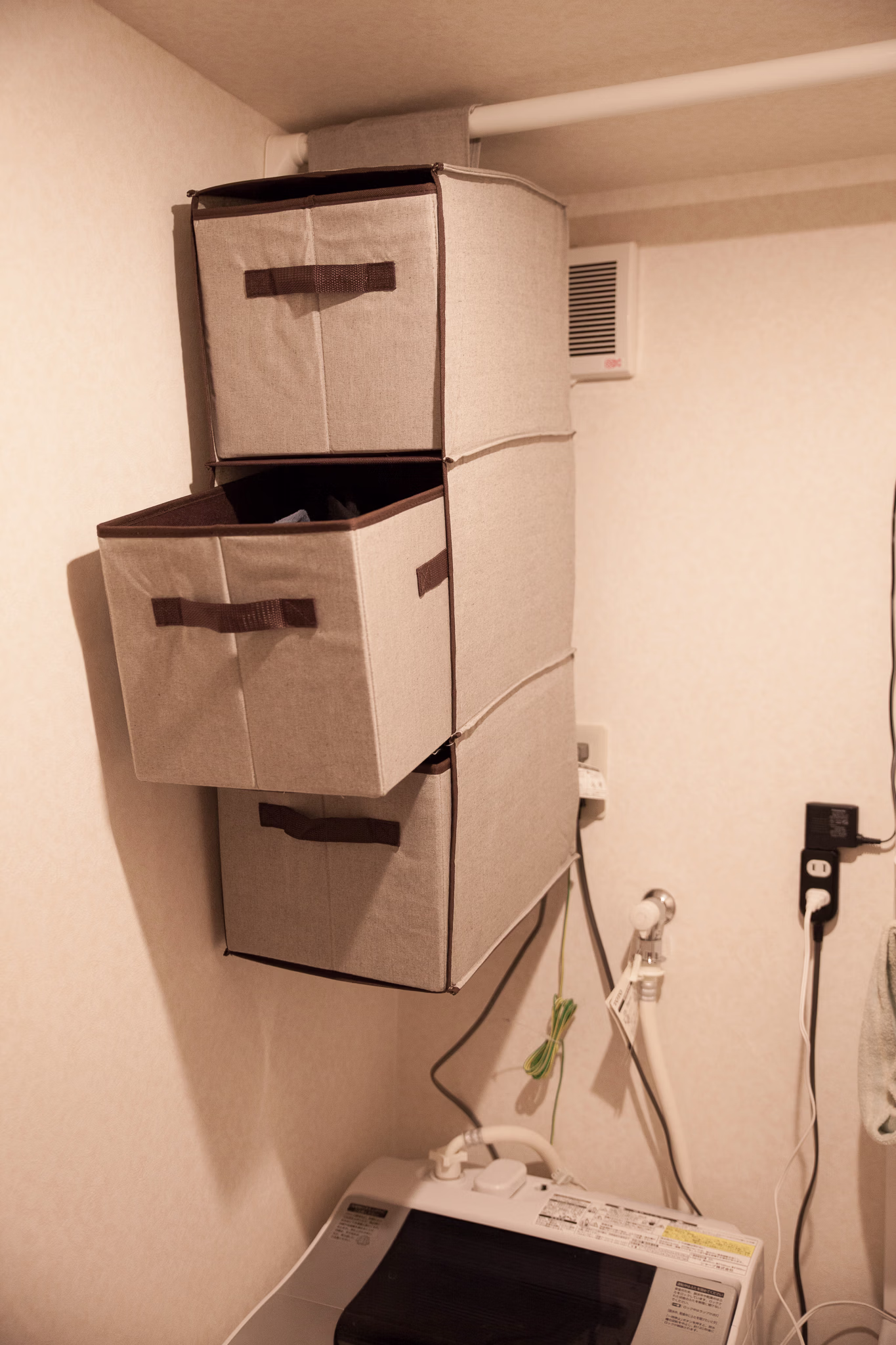 画像関連:洗濯機上の収納を簡単に安く